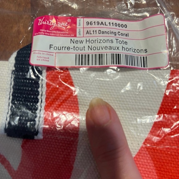 Thirty One New Horizons Tote in Dancing Coral - Picture 6 of 8